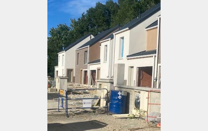 Studio VILLIERS-LE-BEL (95400)  29 m2 136 270 € 