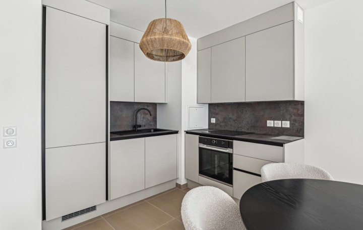 3 Pièces AUBERVILLIERS (93300)  68 m2 385 000 € 