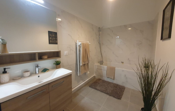 3 Pièces AUBERVILLIERS (93300)  67 m2 439 000 € 