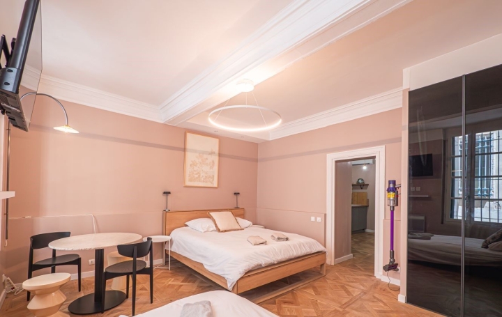 Studio NIMES (30000)  70 m2 169 000 € 