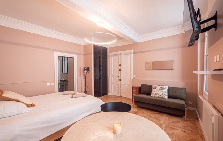 Studio NIMES (30000)  70 m2 169 000 € 