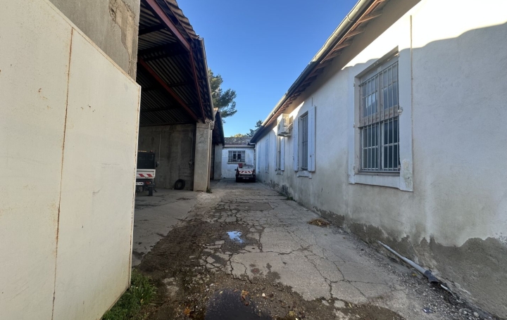 Local commercial NIMES (30000)  562 m2 472 500 € 