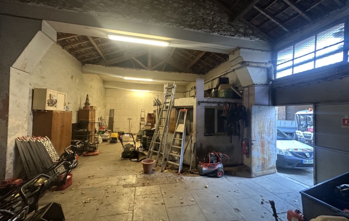 Local commercial NIMES (30000)  562 m2 472 500 € 