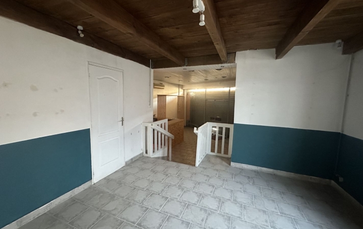 Local commercial NIMES (30000)  562 m2 472 500 € 