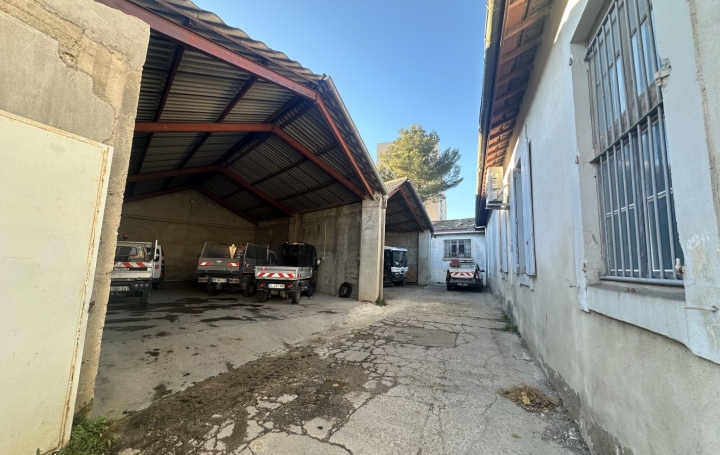 Local commercial NIMES (30000)  562 m2 472 500 € 