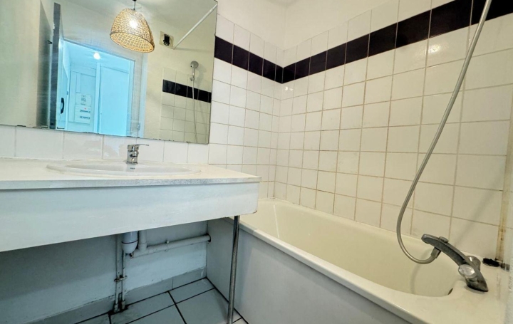 Studio NIMES (30900)  21 m2 74 500 € 