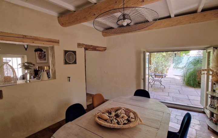 Maison UZES (30700)  140 m2 390 000 € 