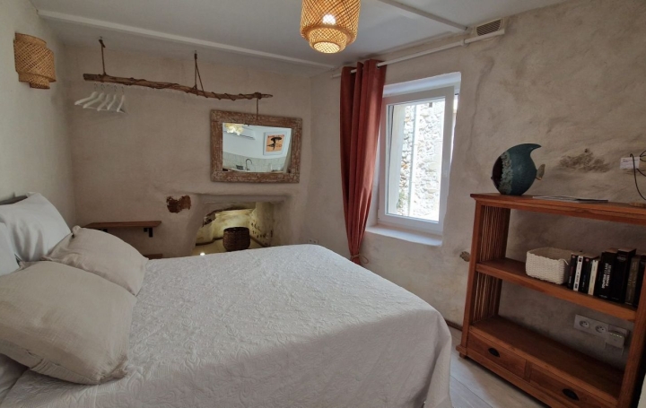 Maison UZES (30700)  140 m2 390 000 € 