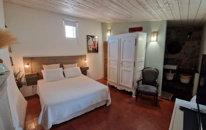 Maison UZES (30700)  140 m2 390 000 € 