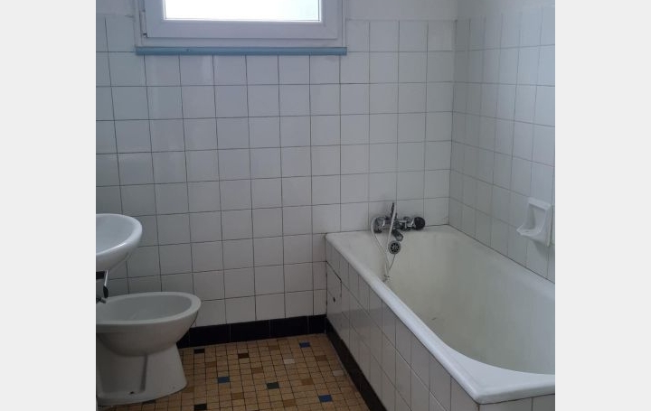 Local commercial DIEUZE (57260)  100 m2 131 000 € 