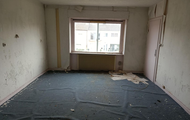 Maison BENESTROFF (57670)  151 m2 70 000 € 