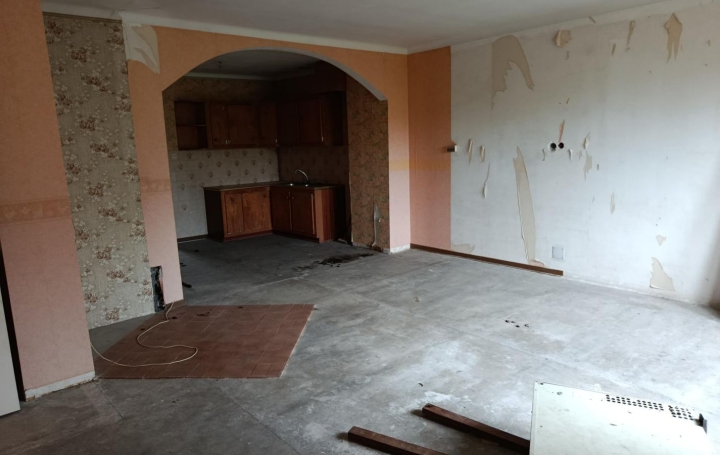 Maison BENESTROFF (57670)  151 m2 70 000 € 