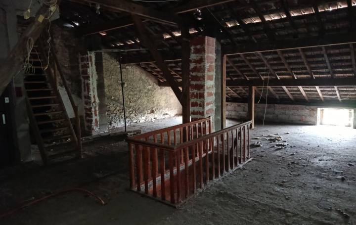 Maison BENESTROFF (57670)  151 m2 70 000 € 