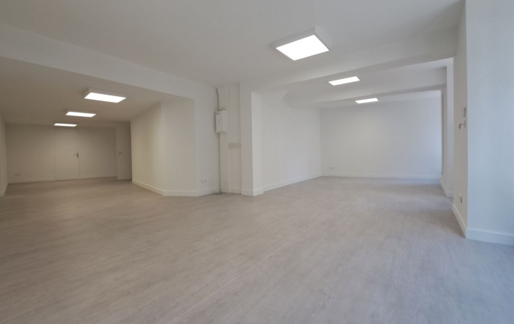 Local commercial PARTHENAY (79200)  72 m2 584 € 