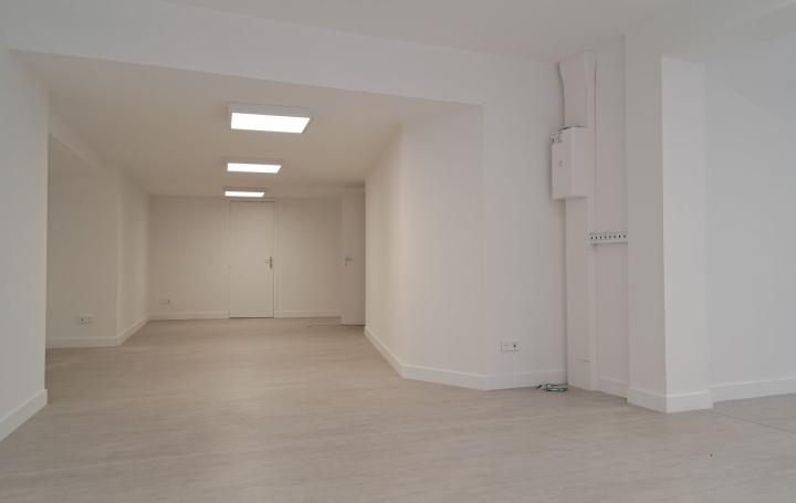 Local commercial PARTHENAY (79200)  72 m2 584 € 