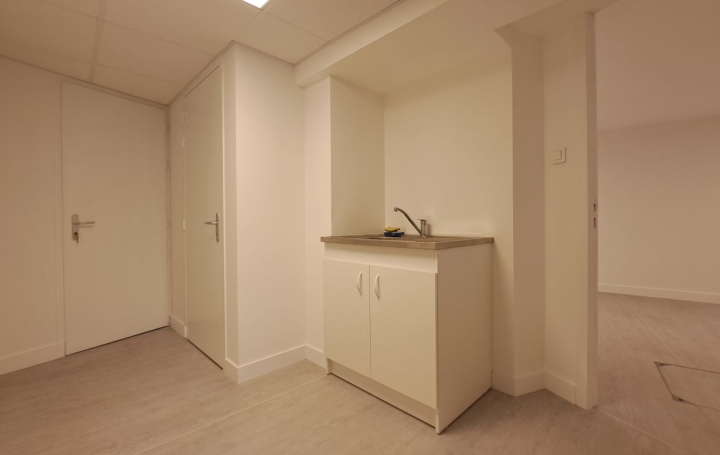 Local commercial PARTHENAY (79200)  72 m2 584 € 