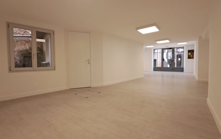 Local commercial PARTHENAY (79200)  72 m2 584 € 
