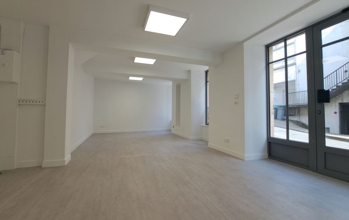 Local commercial PARTHENAY (79200)  72 m2 584 € 