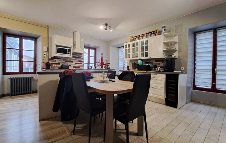 4 Pièces PARTHENAY (79200)  137 m2 100 000 € 