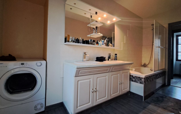 4 Pièces PARTHENAY (79200)  137 m2 100 000 € 