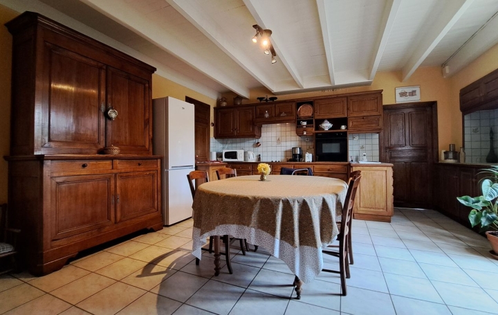 Propriété MAZIERES-EN-GATINE (79310)  130 m2 177 000 € 