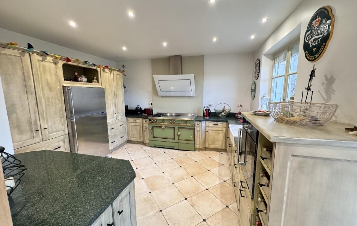 Maison SOISSONS (02200)  195 m2 819 000 € 