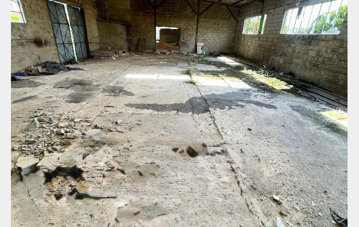 Local commercial COUCY-LE-CHATEAU-AUFFRIQUE (02380)  917 m2 93 000 € 