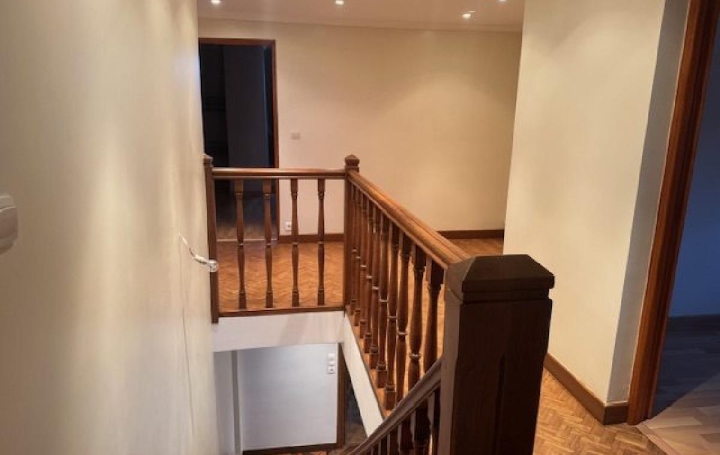 Maison ROZIERES-SUR-CRISE (02200)  152 m2 215 000 € 