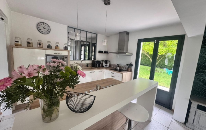 Maison SOISSONS (02200)  173 m2 368 000 € 