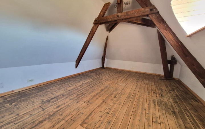 4 Pièces CHAUNY (02300)  150 m2 107 000 € 