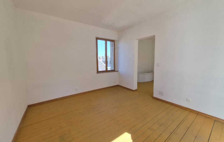 4 Pièces CHAUNY (02300)  150 m2 107 000 € 