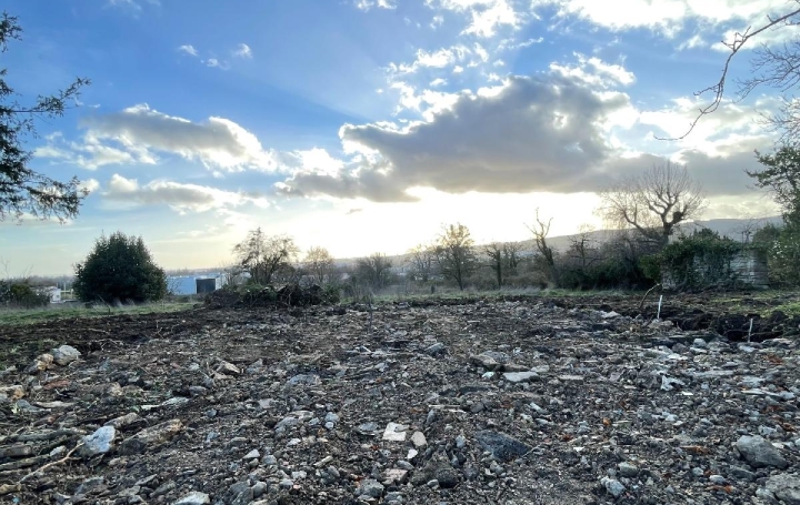 Terrain CHARNAY-LES-MACON (71850)   250 000 € 