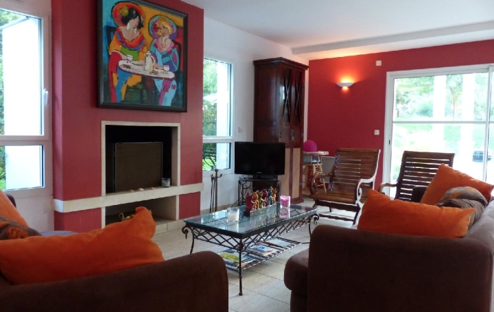 Loft MOLIETS-ET-MAA (40660)   4 800 € 