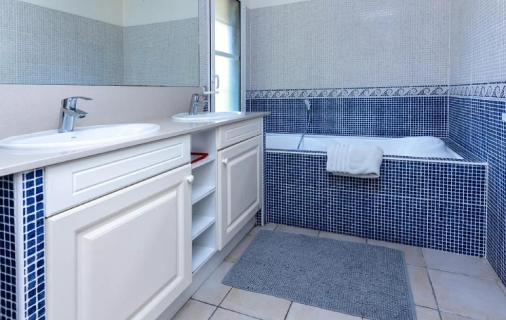 Maison MOLIETS-ET-MAA (40660)  100 m2 3 500 € 