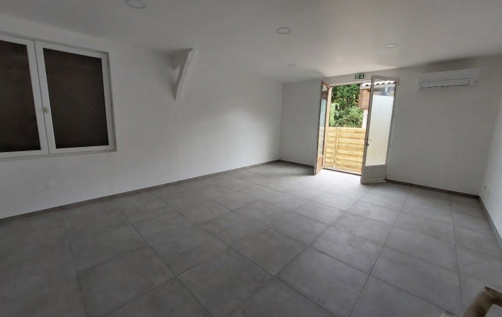 Local commercial MESSANGES (40660)  53 m2 614 € 