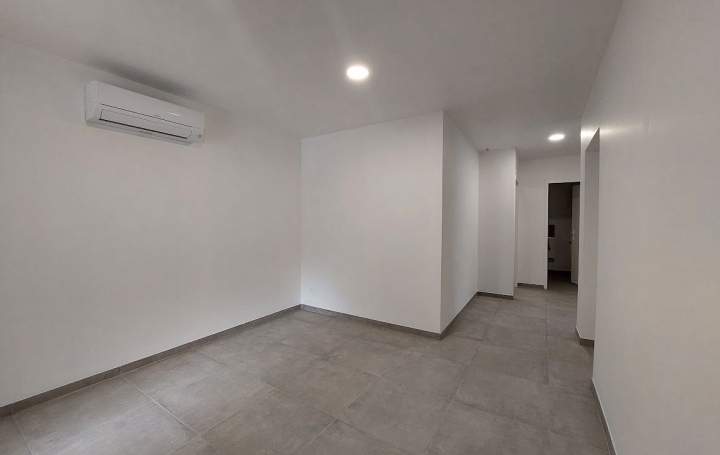 Local commercial MESSANGES (40660)  53 m2 614 € 