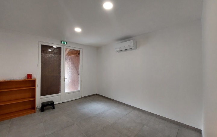 Local commercial MESSANGES (40660)  53 m2 614 € 