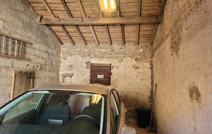 Parking AULNAY (17470)  32 m2 100 € 