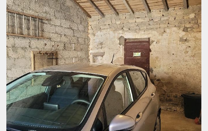 Parking AULNAY (17470)  32 m2 100 € 