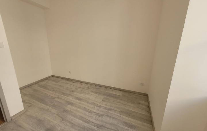 3 Pièces SAINT-JEAN-D'ANGELY (17400)  45 m2 680 € 