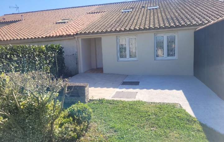 Maison CHANTEMERLE-SUR-LA-SOIE (17380)  101 m2 780 € 