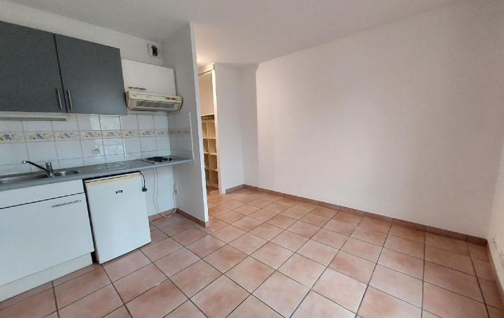 1 Pièce LA ROCHELLE (17000)  18 m2 550 € 