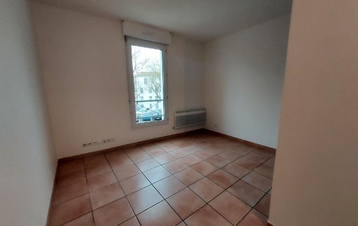 1 Pièce LA ROCHELLE (17000)  18 m2 550 € 