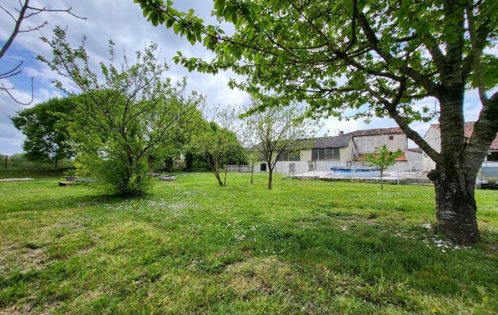 Maison VARAIZE (17400)  128 m2 157 000 € 