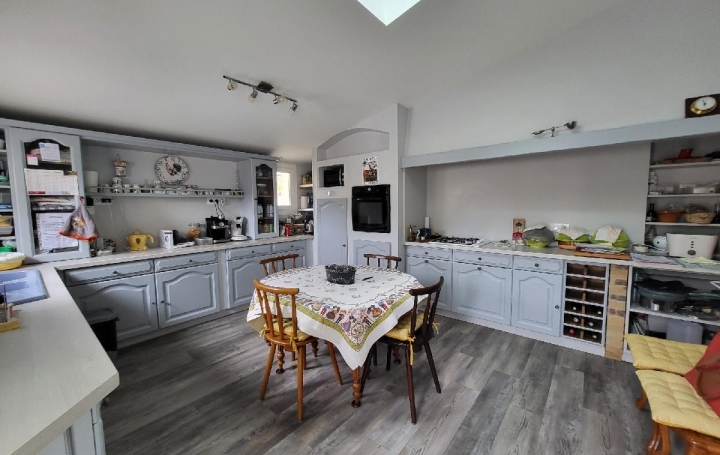 Maison NERE (17510)  163 m2 232 000 € 