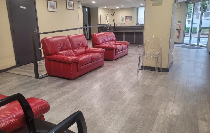 Réseau Immo-diffusion : Immeuble  SAINT-JEAN-D'ANGELY  320 m2 375 000 € 