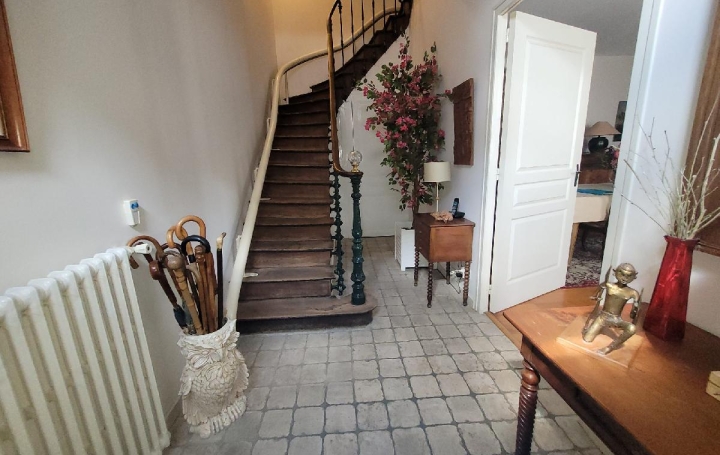 Maison SAINT-JEAN-D'ANGELY (17400)  170 m2 260 000 € 