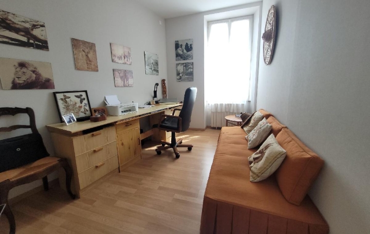 Maison SAINT-JEAN-D'ANGELY (17400)  170 m2 260 000 € 