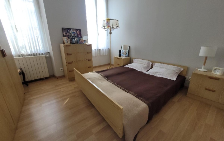 Maison SAINT-JEAN-D'ANGELY (17400)  170 m2 260 000 € 