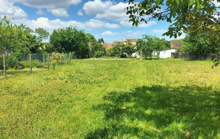 Terrain SURGERES (17700) 790 m<sup>2</sup> 102 000 € 